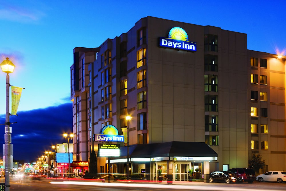 Days Inn Niagara Falls Near the Falls