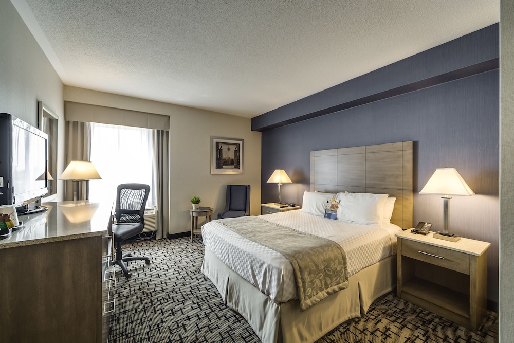 Monte Carlo Inns Oakville Suites