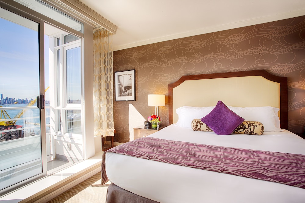 THE PINNACLE AT THE PIER