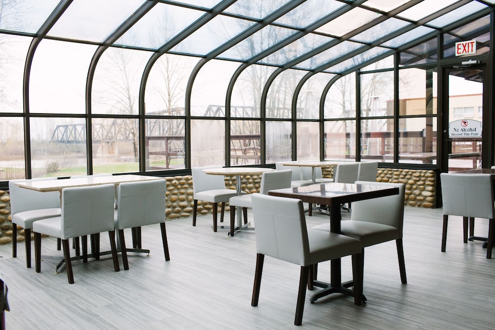 Ramada by Wyndham Whitecourt