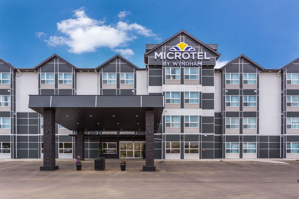 Microtel Inn And Suites By Wyndham Whitecourt
