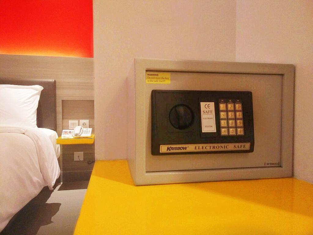 Amaris Hotel Sriwedari Solo Room Type - Smart Double Room