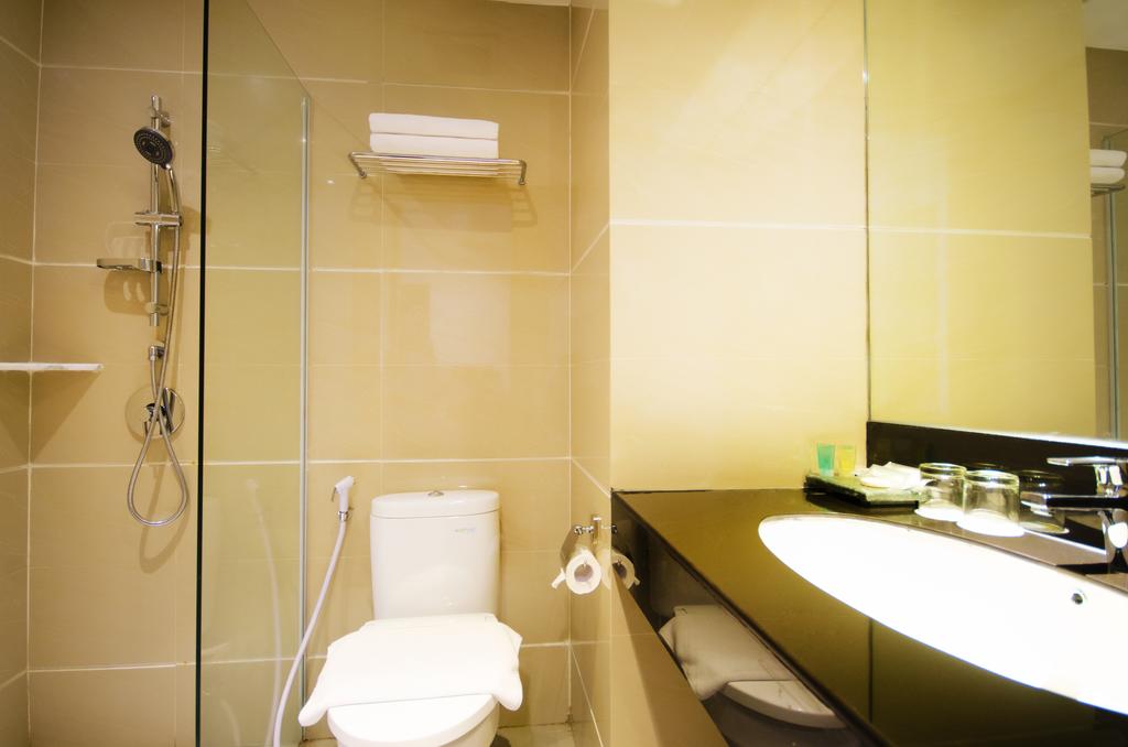 Ayola First Point Hotel Pekanbaru Room Type - Deluxe Twin