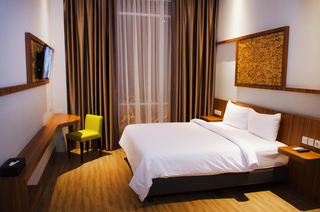 Ayola First Point Hotel Pekanbaru - Tap to explore photos