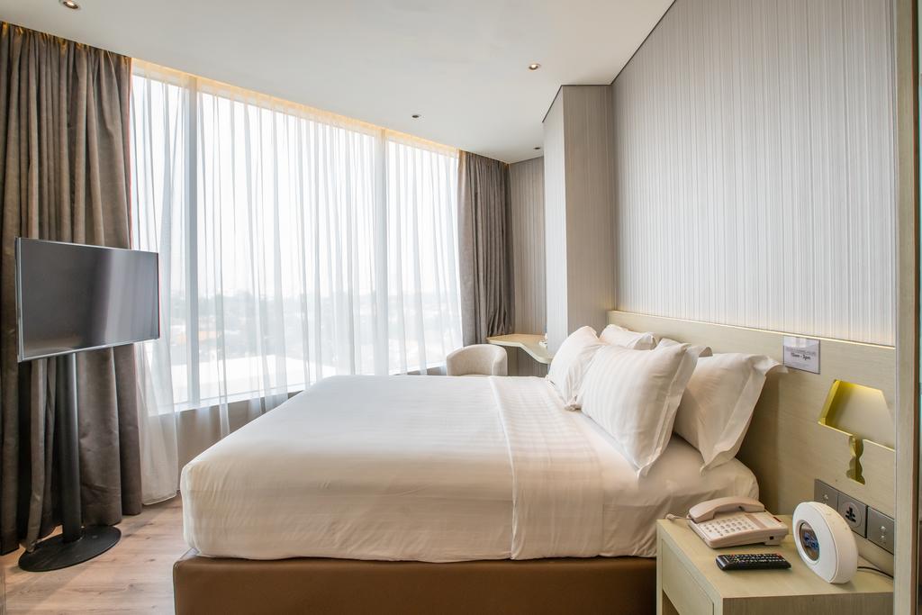 Ashley Wahid Hasyim Jakarta Room Type - Deluxe Queen Room