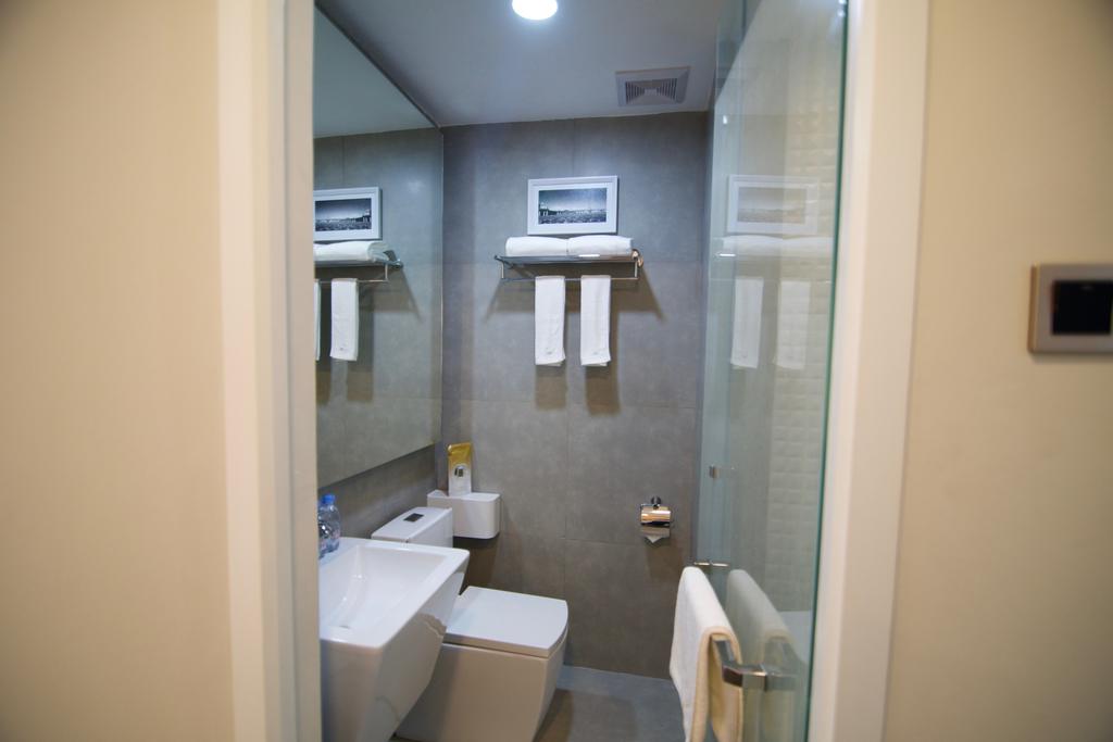 Verse Luxe Hotel Wahid Hasyim - Tap to explore photos