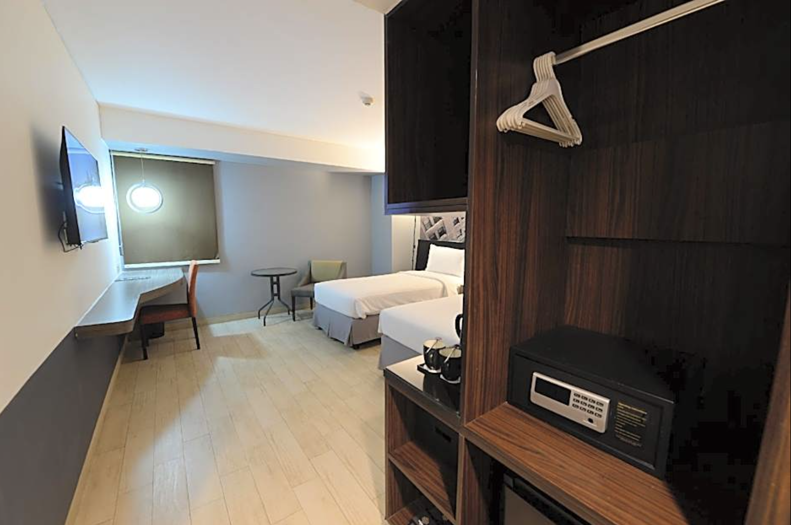 Horu Hotel Mangga Dua Square - Tap to explore photos