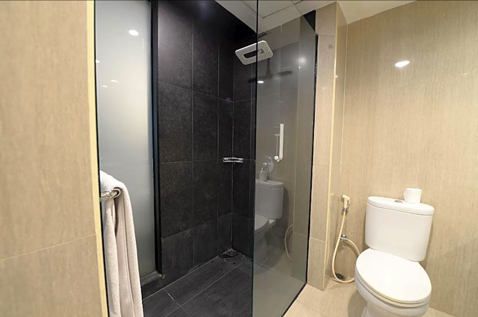 Horu Hotel Mangga Dua Square Room Type - Deluxe Twin Room