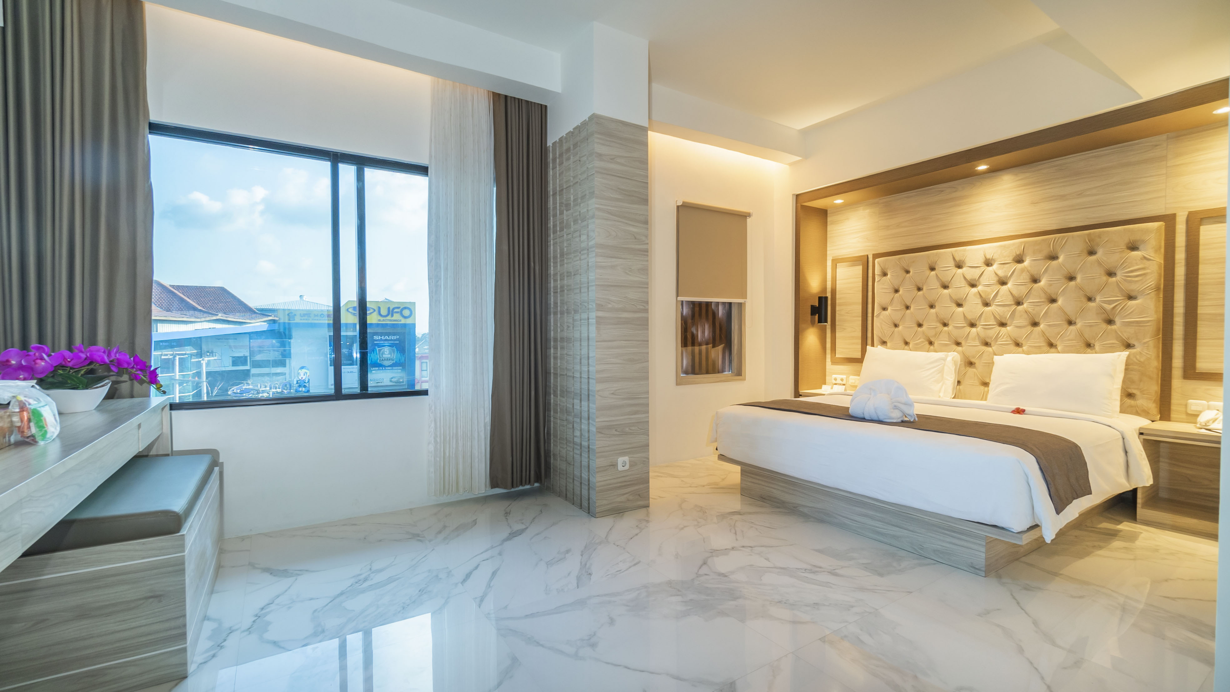 City of Aventus Room Type - Premier City View