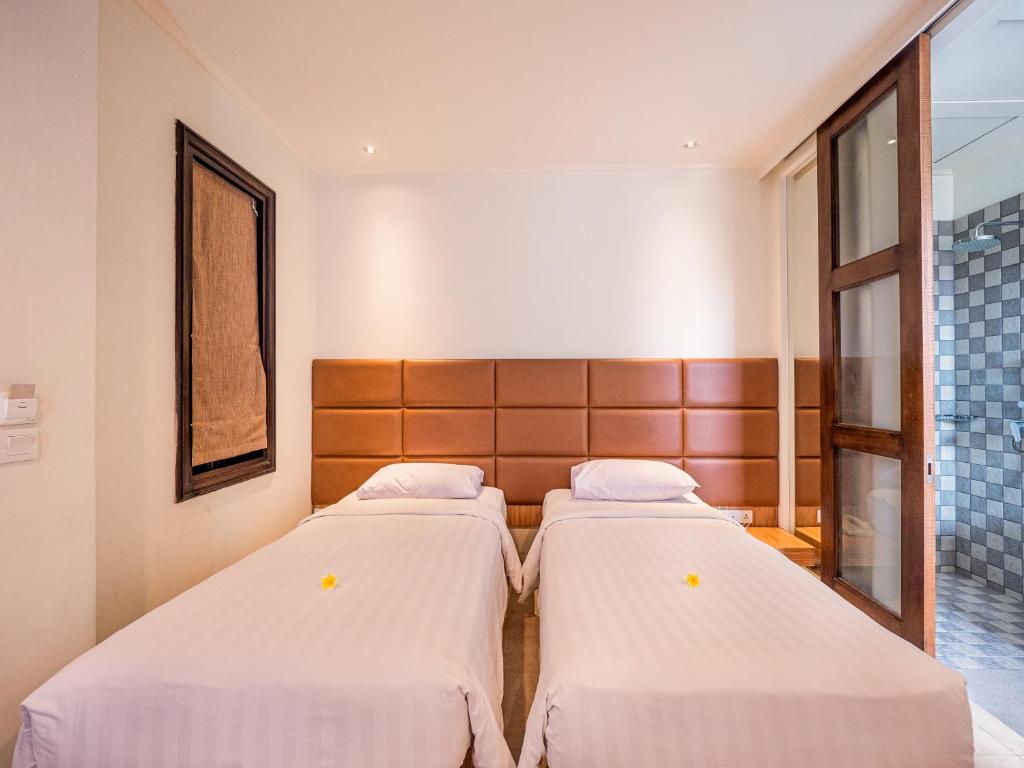 Alron Hotel Kuta Powered by Archipelago - Tap to explore photos