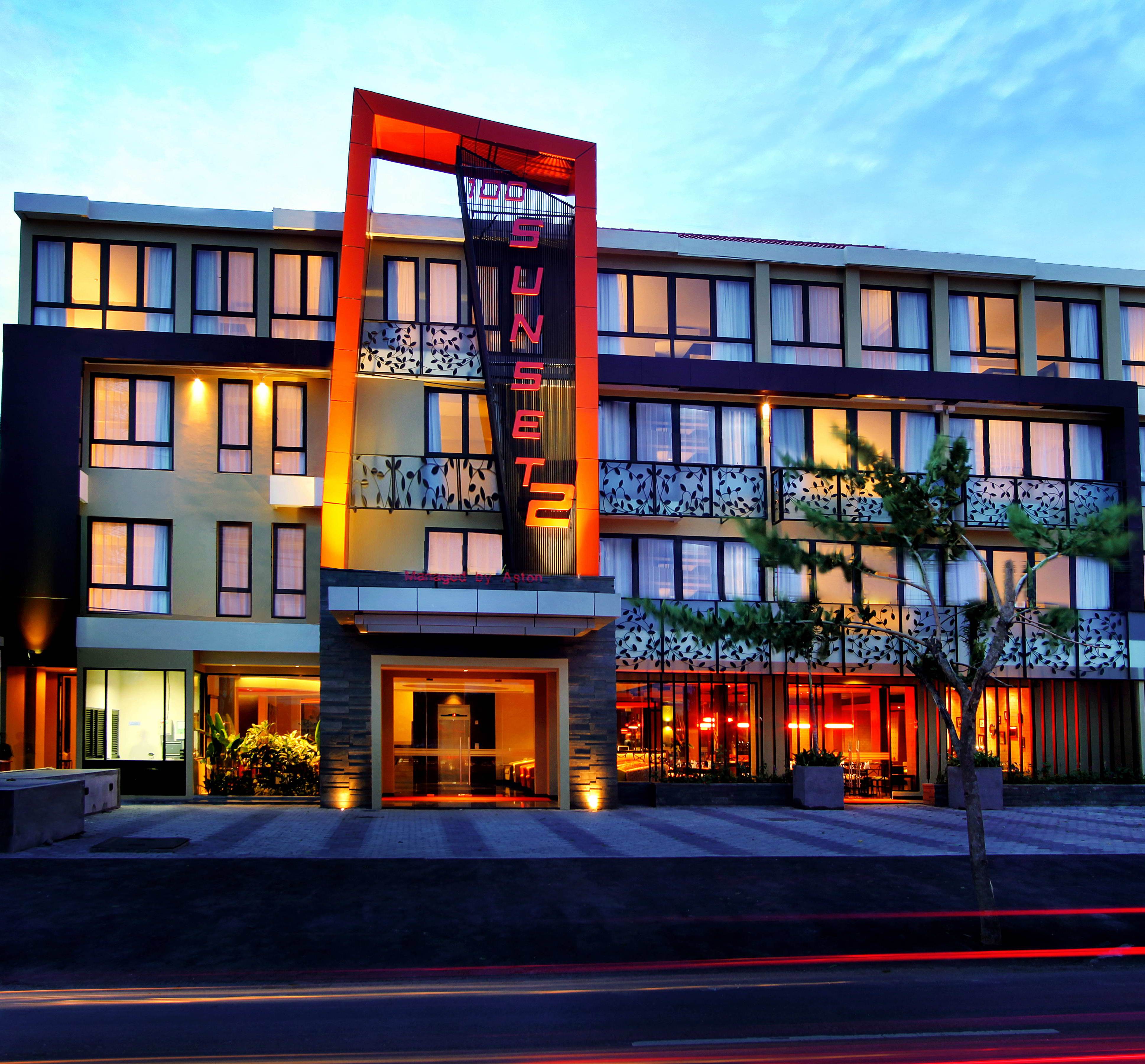 100 Sunset Hotel - Tap to explore photos