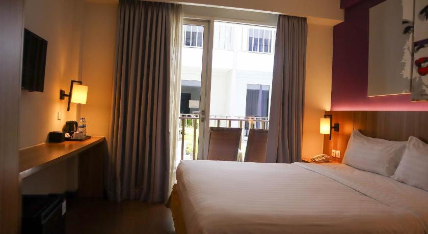 Fame Hotel Sunset Road Kuta Room Type - Deluxe Queen Room