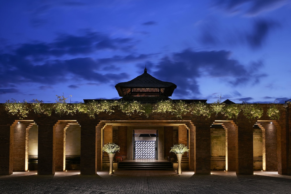 Khách sạn Mandapa A Ritz Carlton Reserve Bali