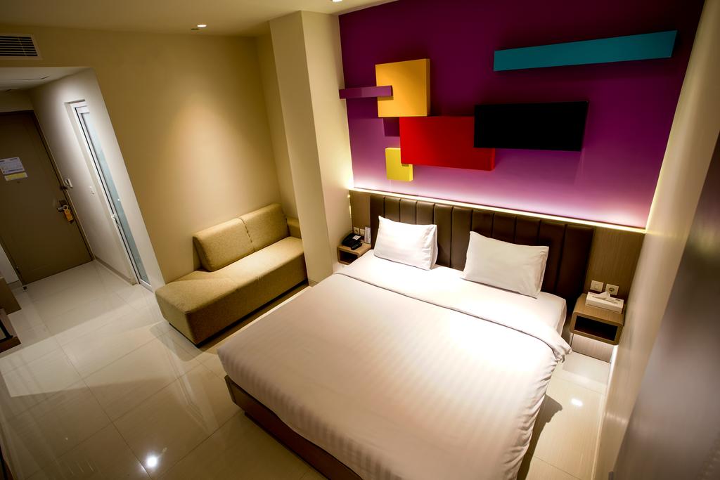 Zoom Dharmahusada Hotel Room Type - Comfort Room