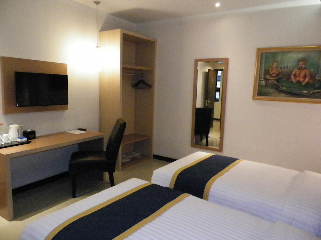D'best Hotel Bandung - Tap to explore photos