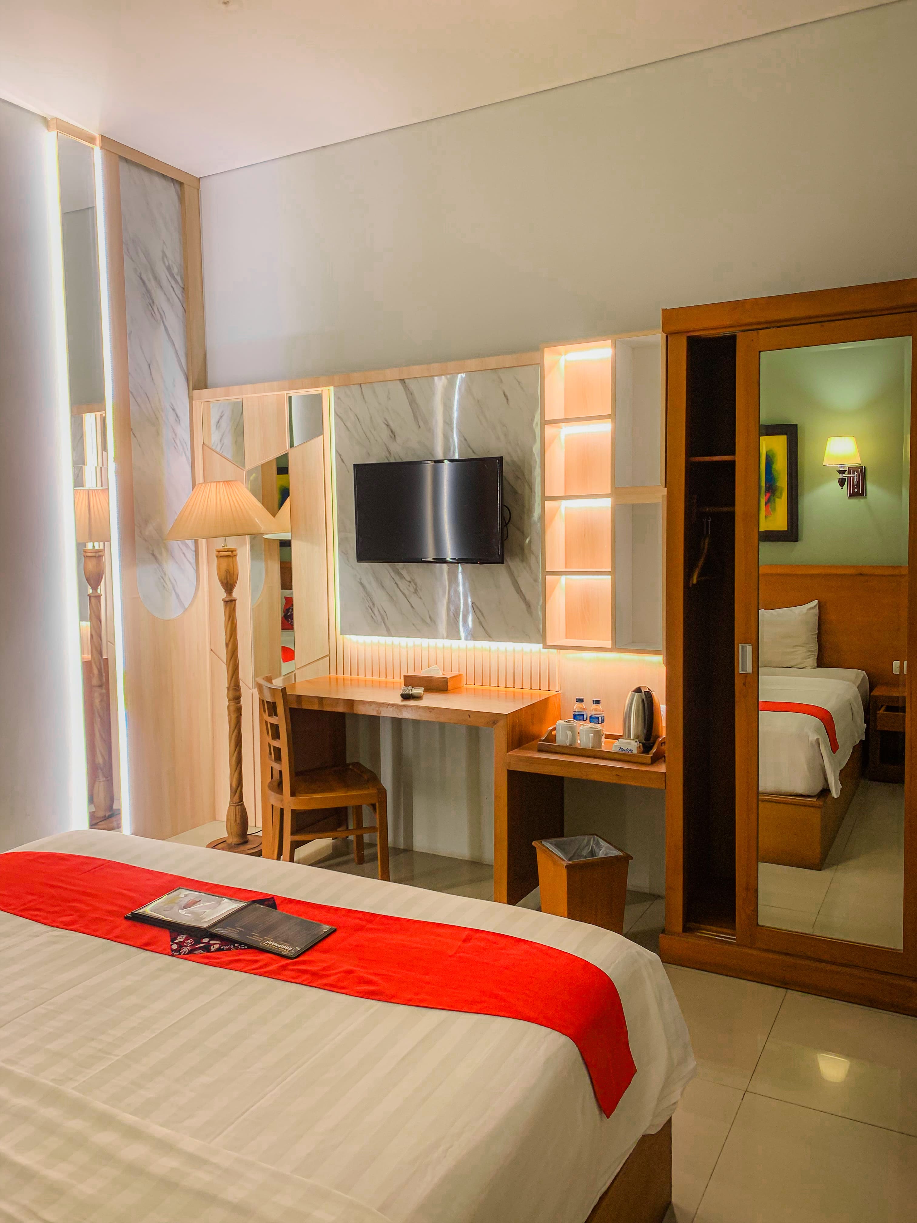 Prima SR Hotel & Convention Yogyakarta Room Type - Superior King Room