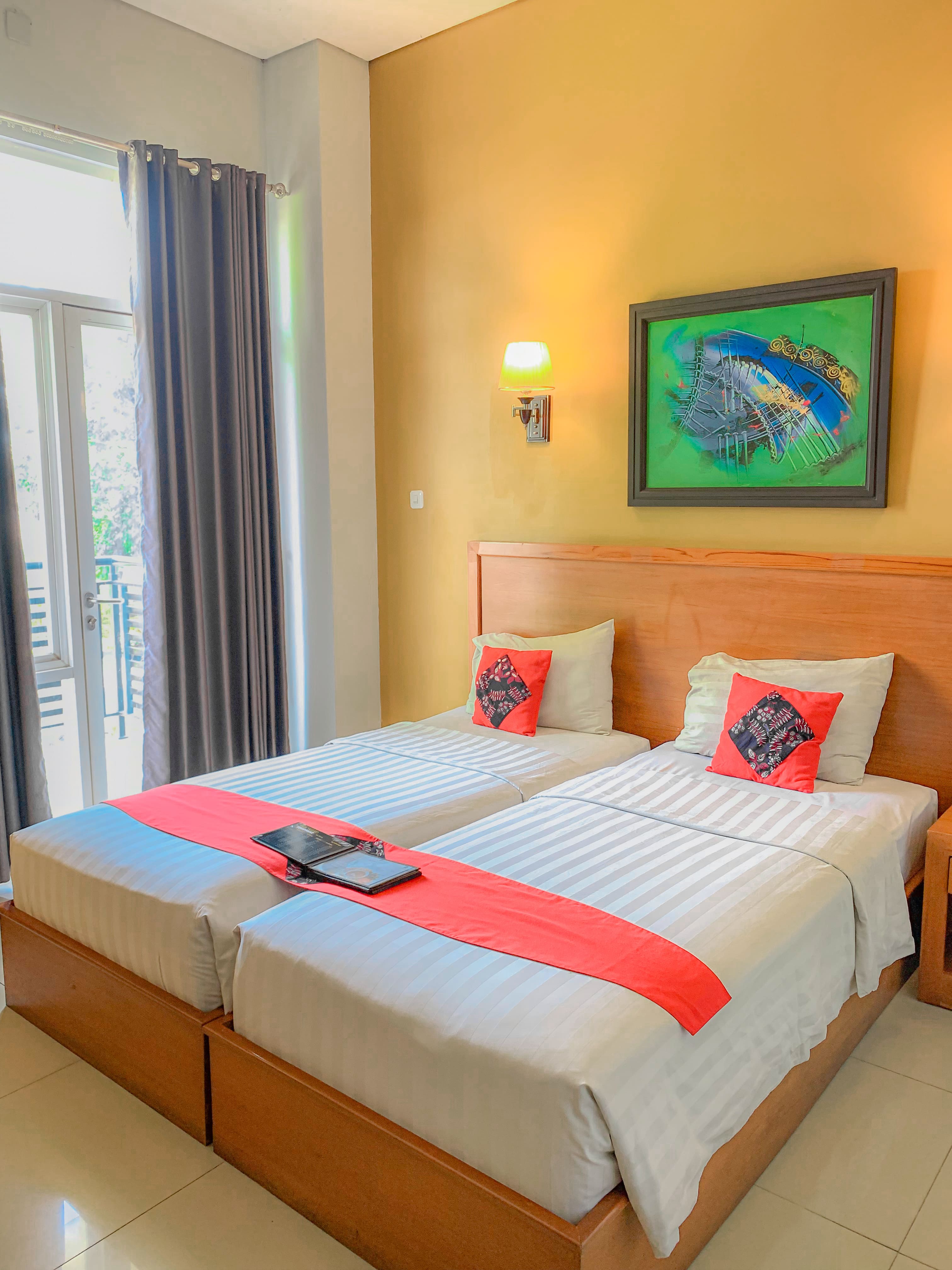 Prima SR Hotel & Convention Yogyakarta Room Type - Deluxe Twin Room