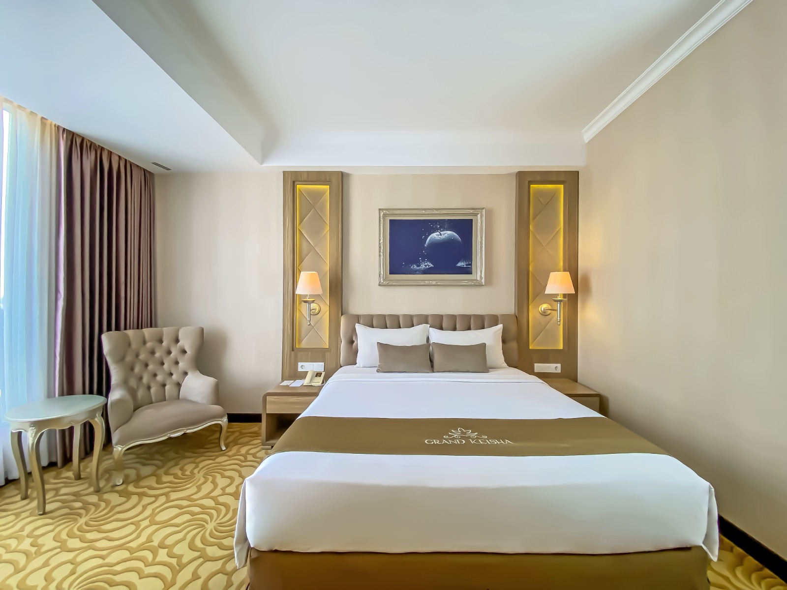 Grand Keisha Yogyakarta Room Type - Deluxe Queen Room