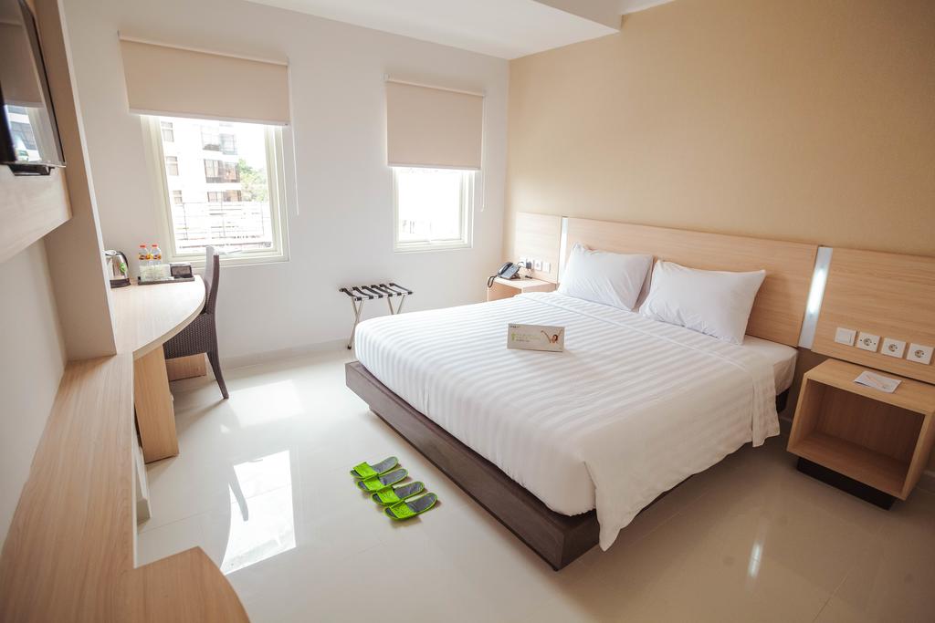 Whiz Prime Sudirman Makassar - Tap to explore photos