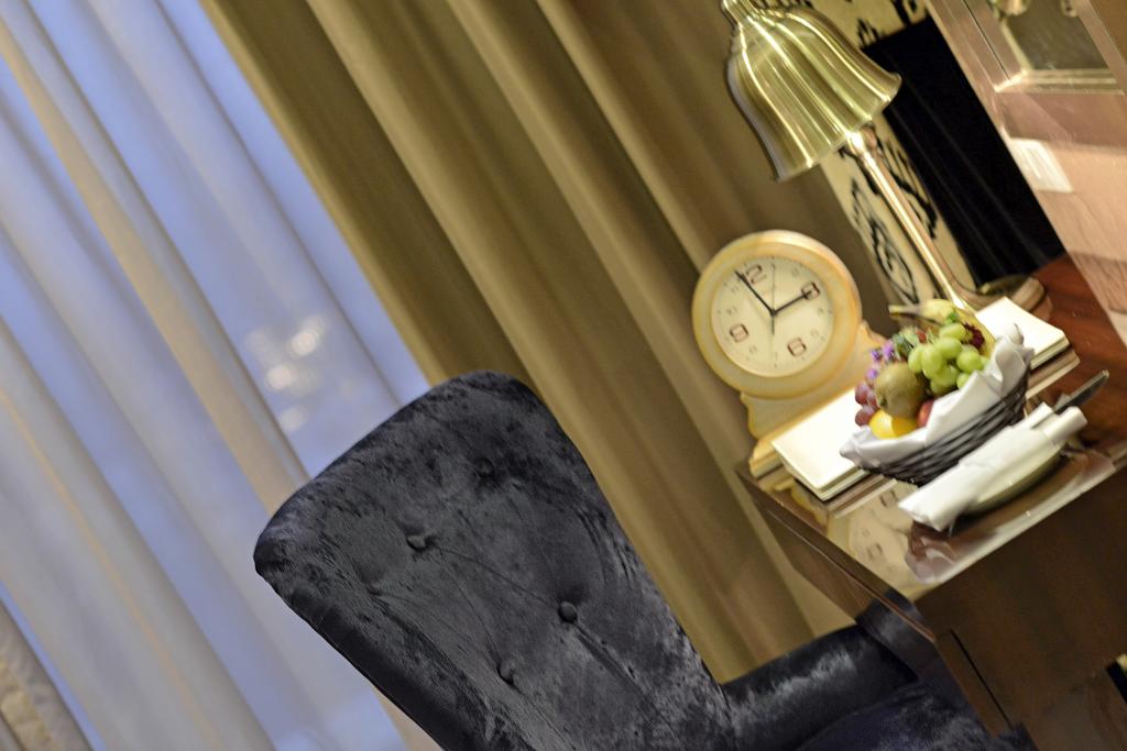 Amaroossa Grande Bekasi Room Type - Deluxe Twin