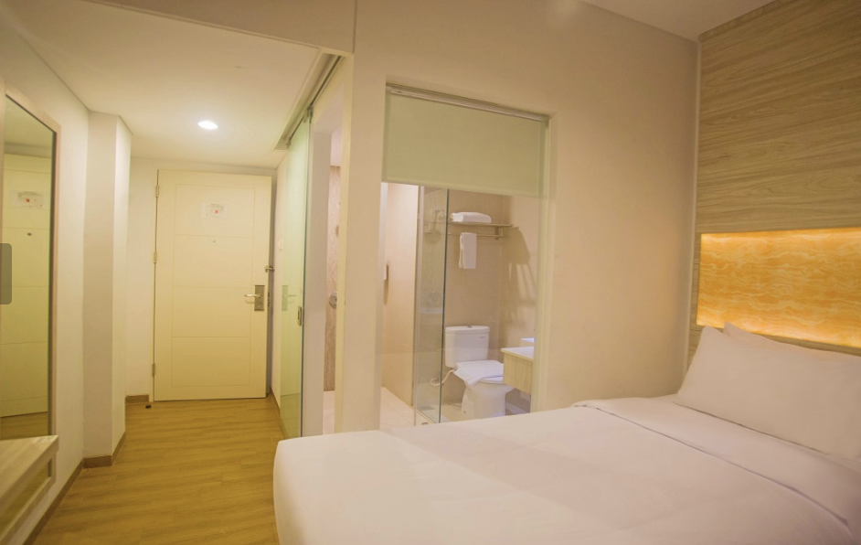 Front One Akshaya Hotel Karawang Room Type - Superior Double Room