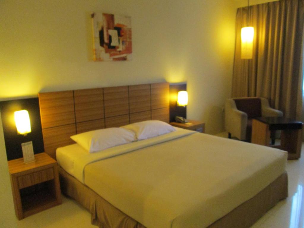 Hotel Kini Pontianak Room Type - Deluxe King Room