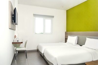 Lynn Hotel Serang - Tap to explore photos