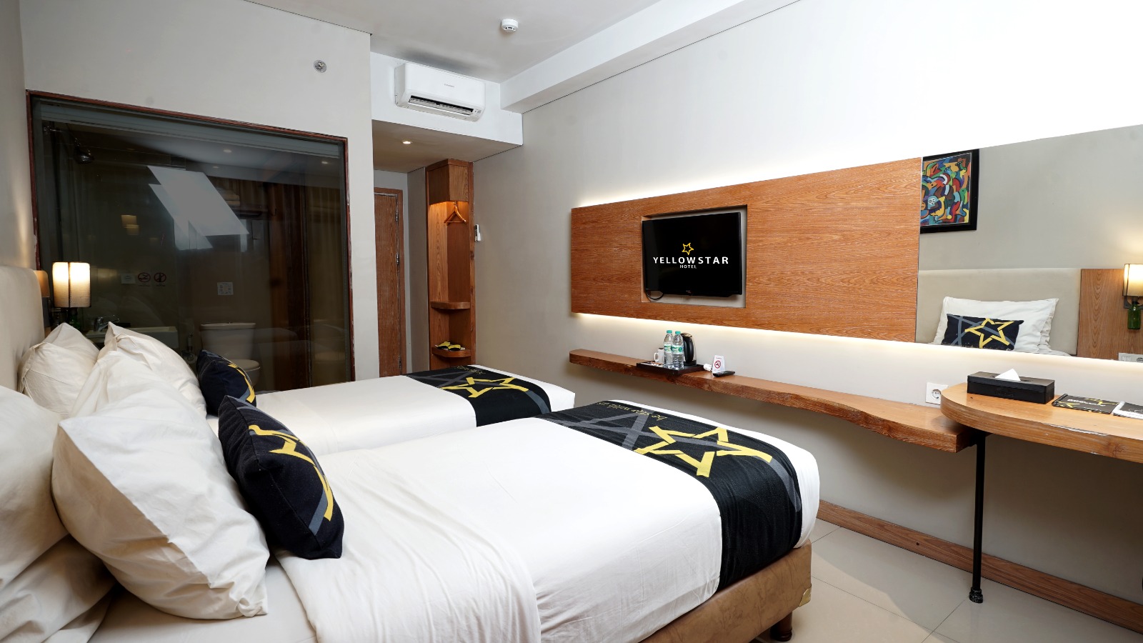 Yellow Star Hotel Gejayan - Tap to explore photos