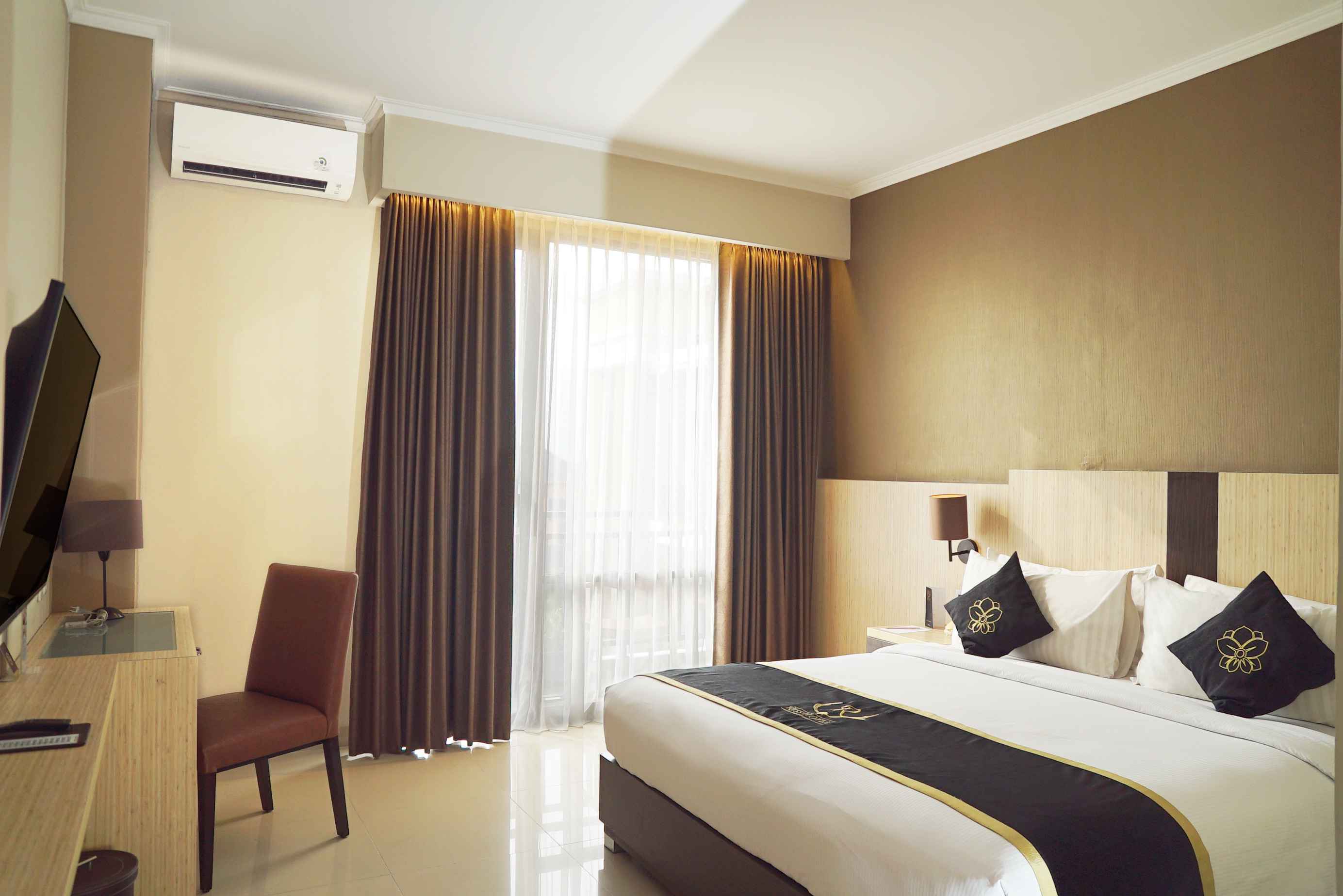 Riss Hotel Malioboro Room Type - Deluxe Double Room with Balcony