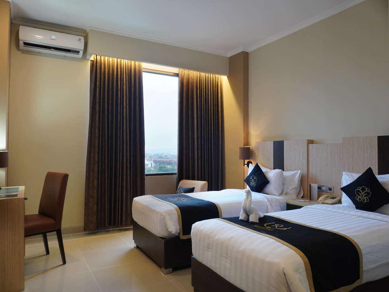 Riss Hotel Malioboro Room Type - Deluxe Twin with Balcony