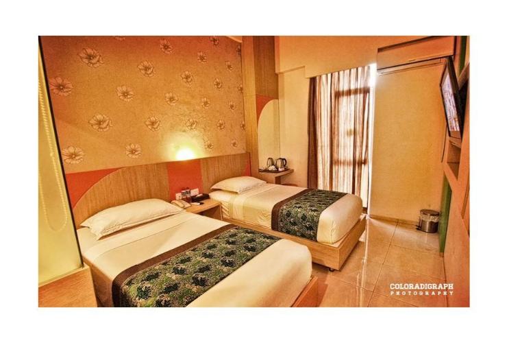 Hotel Dewarna Sutoyo Malang Room Type - Deluxe Twin Room