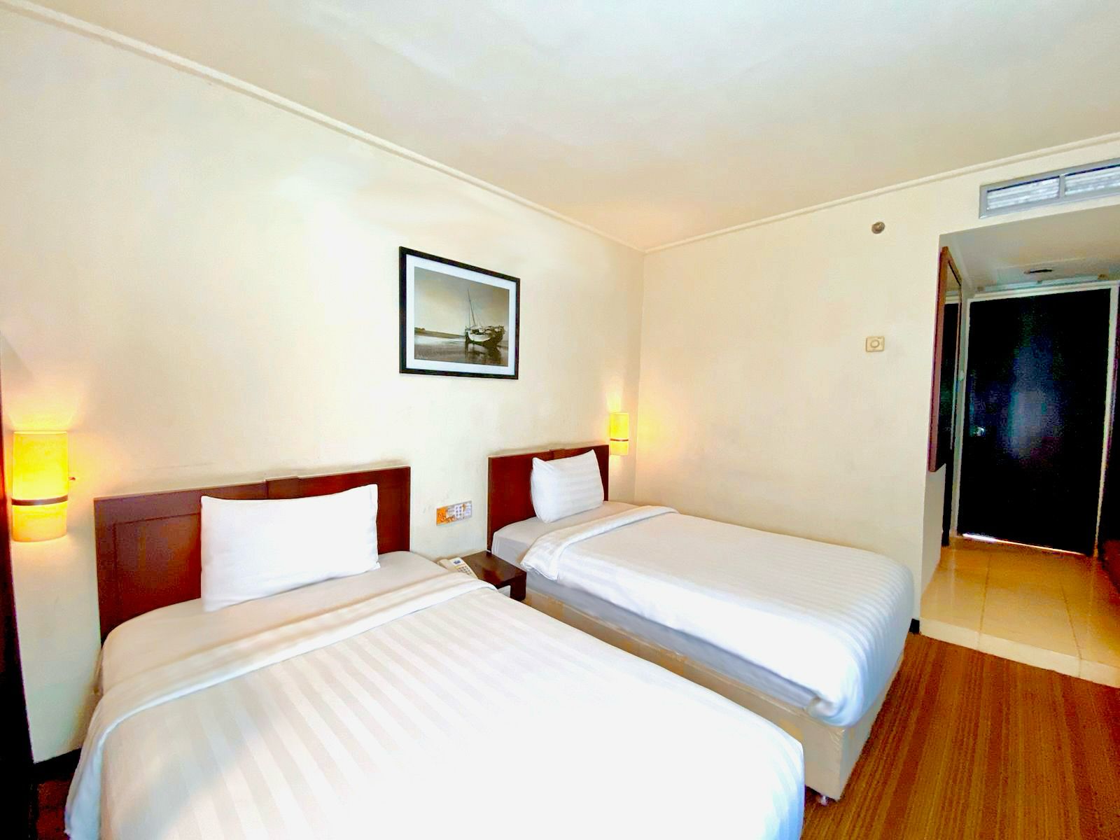 Horison Ultima Makassar Room Type - Superior Twin Room (smoking)