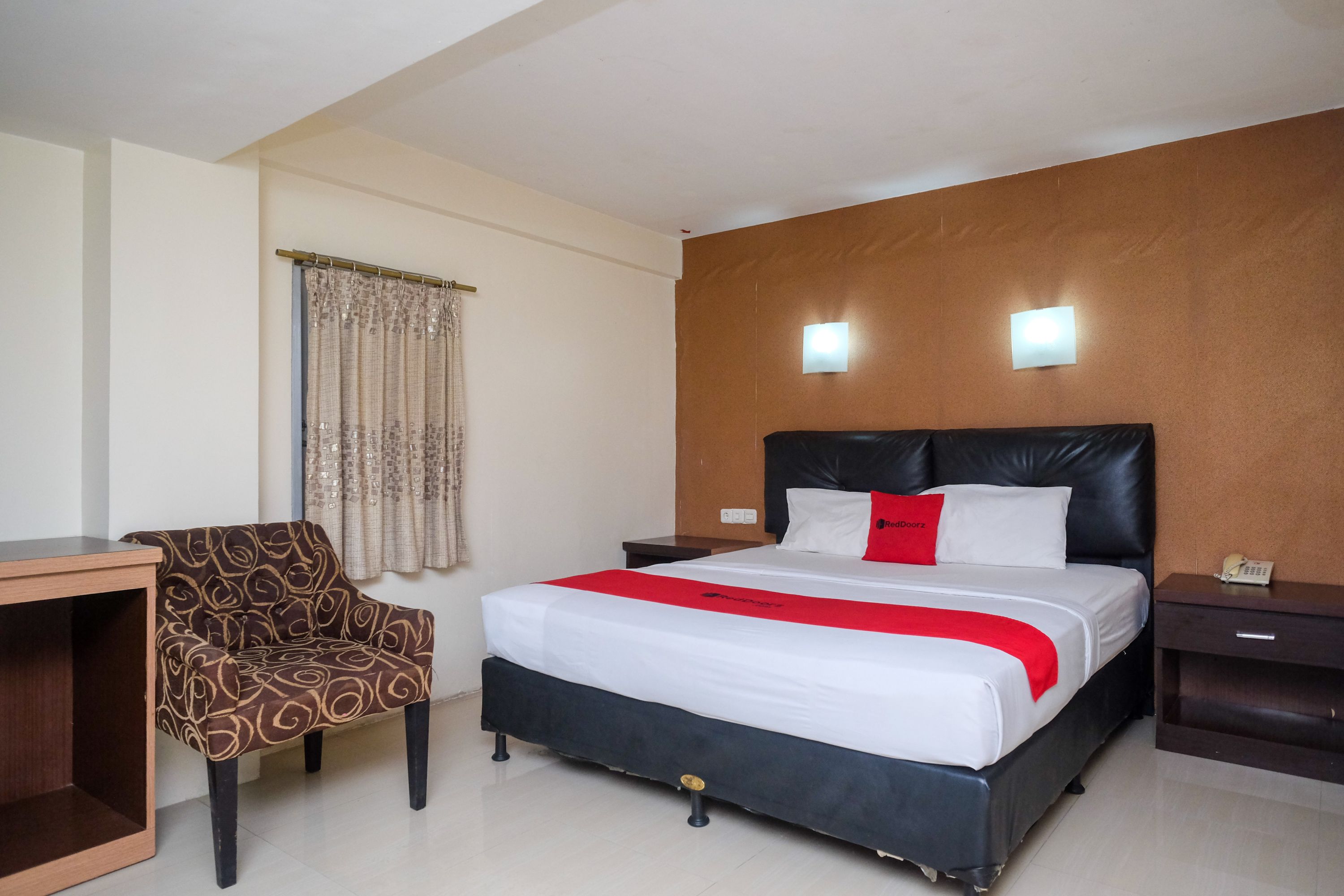 RedDoorz Plus @ Grand Populer Hotel Room Type - RedDoorz Deluxe Rooms