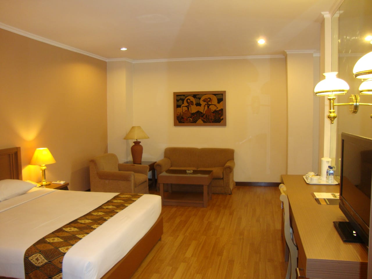 Riyadi Palace Hotel - Tap to explore photos