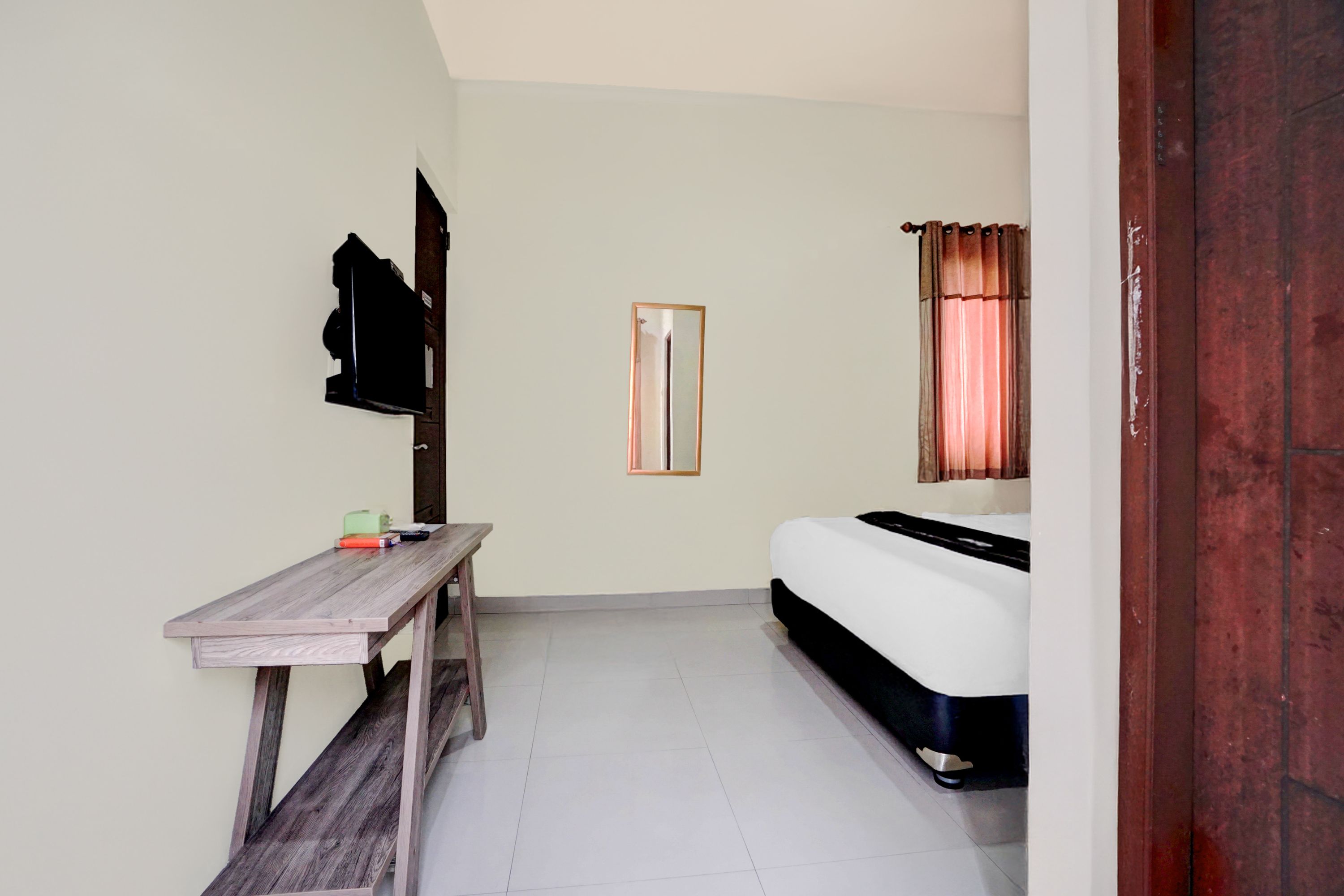 Hotel O 76 Gayungsari Room Type - Standard Double Room