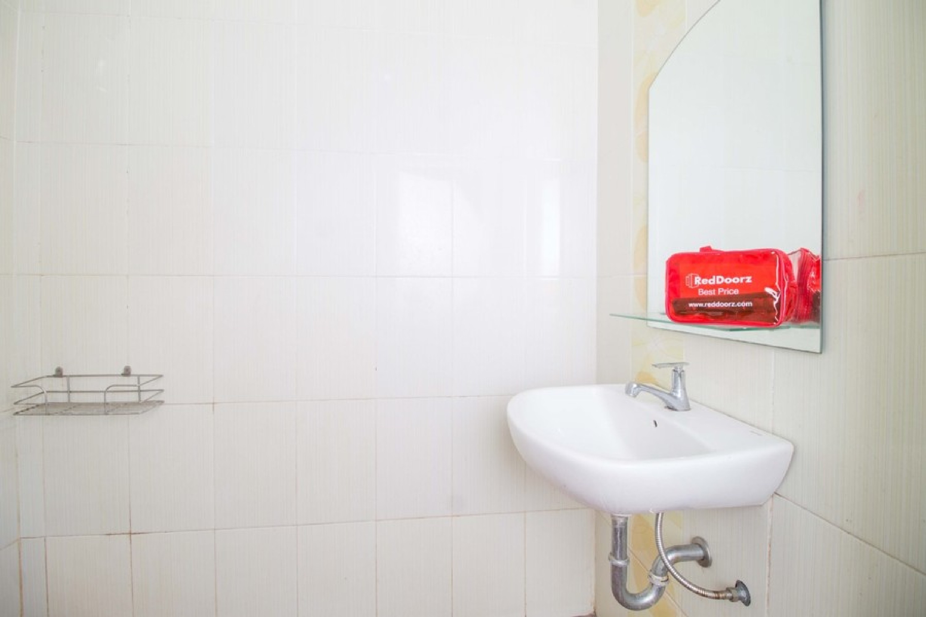 RedDoorz near Kebun Raya Bogor di Bogor