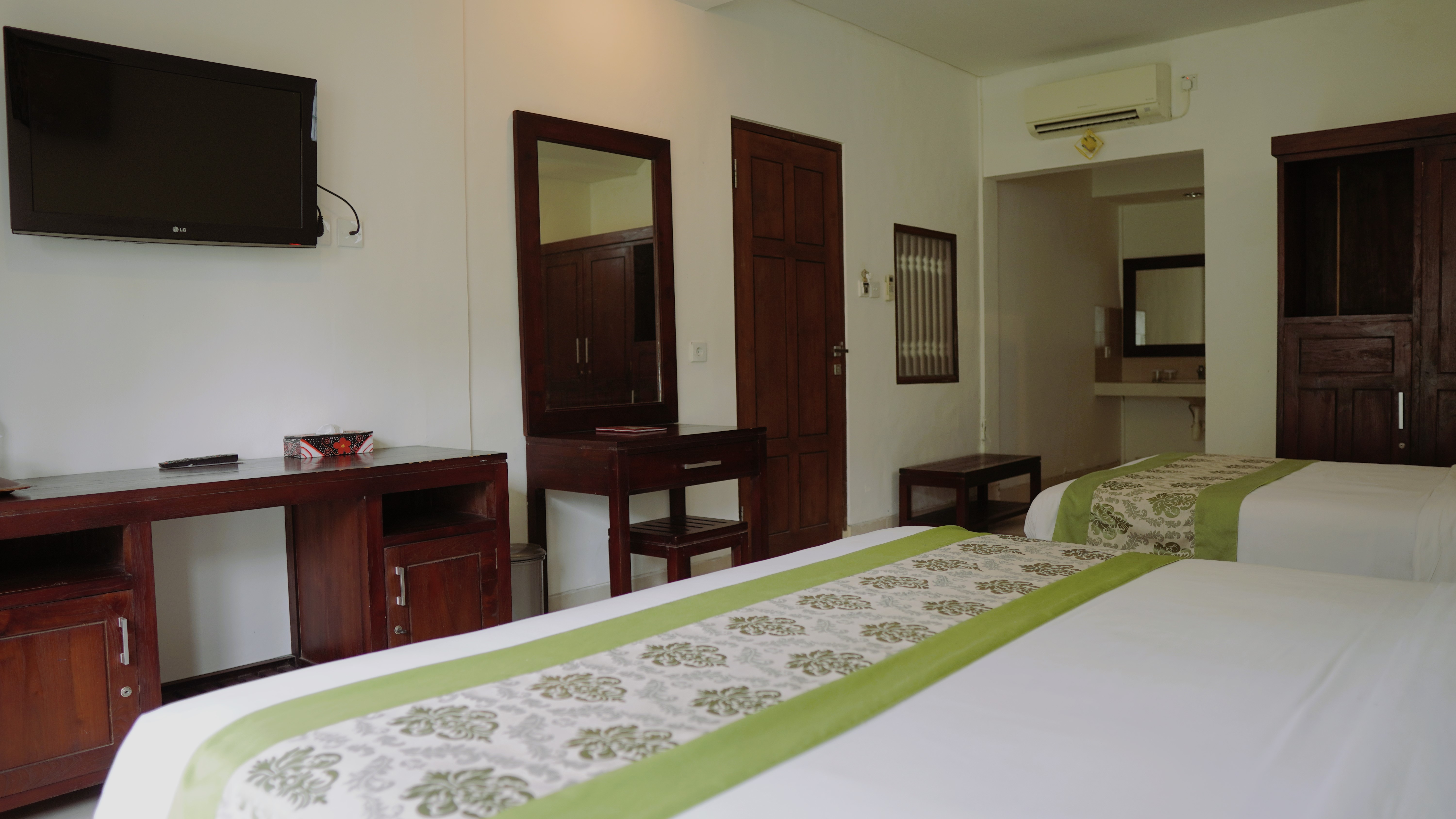 Kusuma Resort - Tap to explore photos