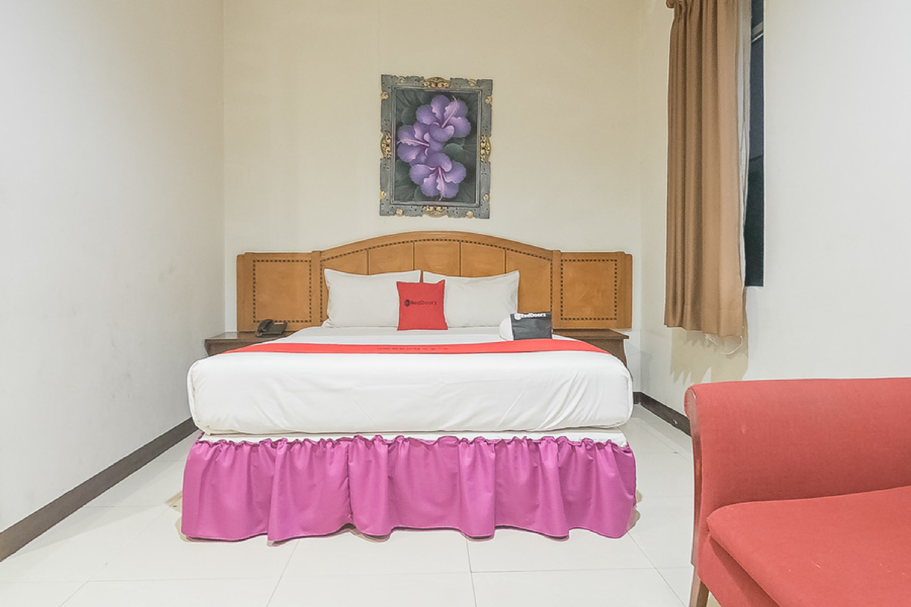 RedDoorz Near Trans Studio Mall 3 Room Type - Standard Double Room