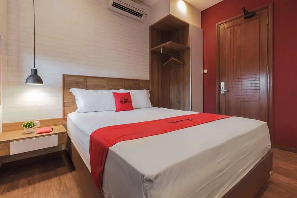 RedDoorz Plus @ CBD Bintaro Room Type - RedDoorz Room