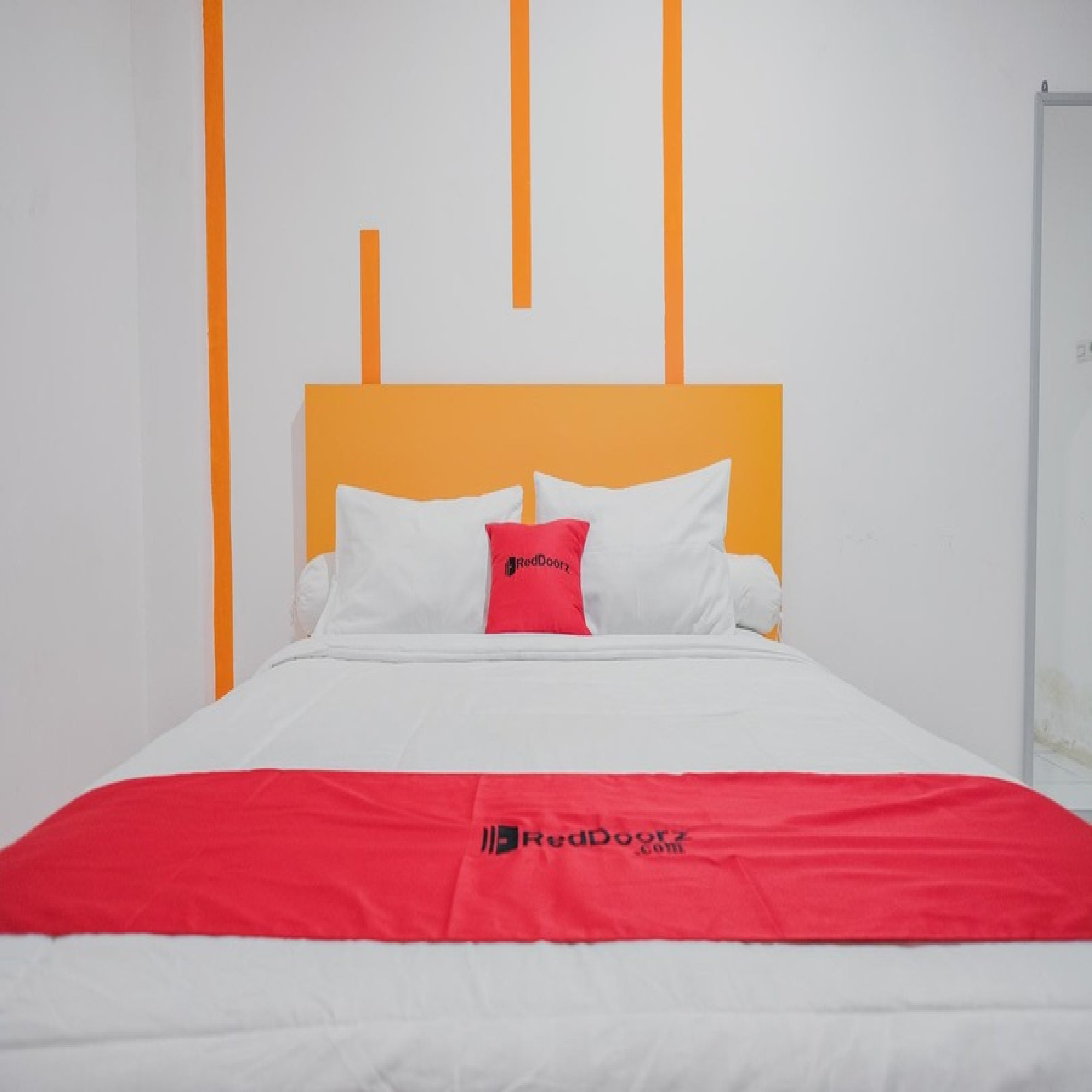 RedDoorz @ Jalan Sukabangun 2 Palembang - Tap to explore photos