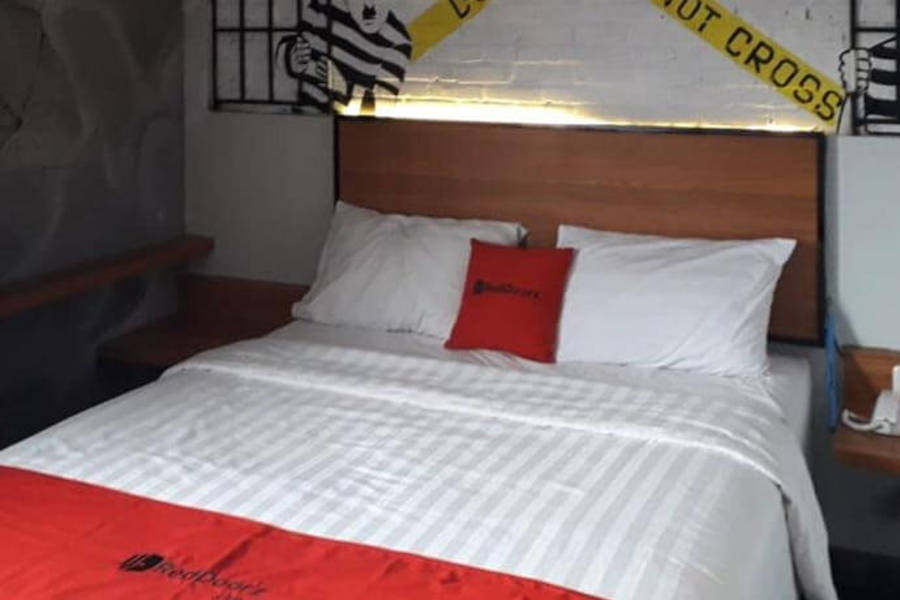 RedDoorz Plus @ Doorman Guest House - Tap to explore photos