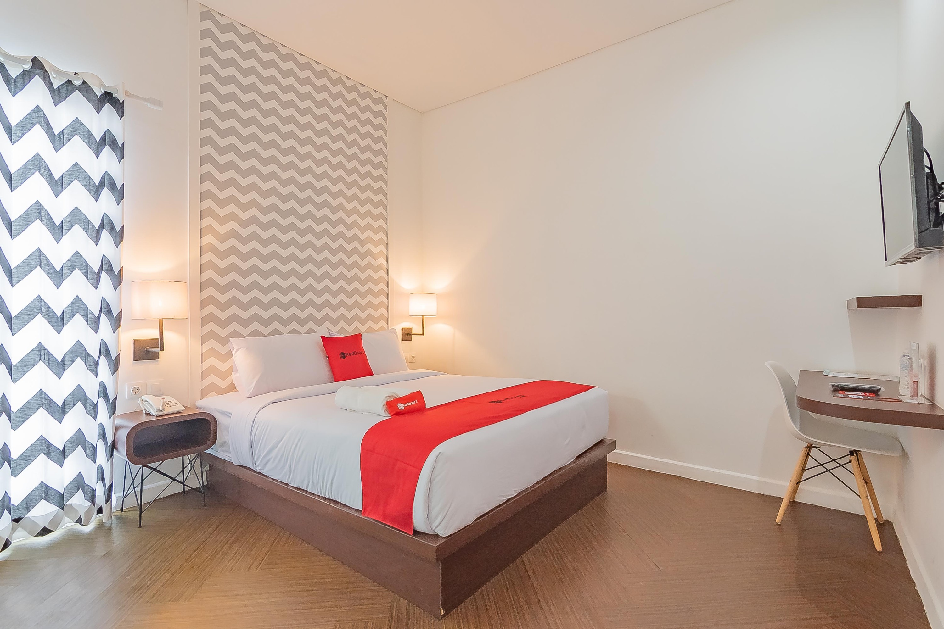 RedDoorz Premium @ Hotel Hebat Room Type - RedDoorz Room
