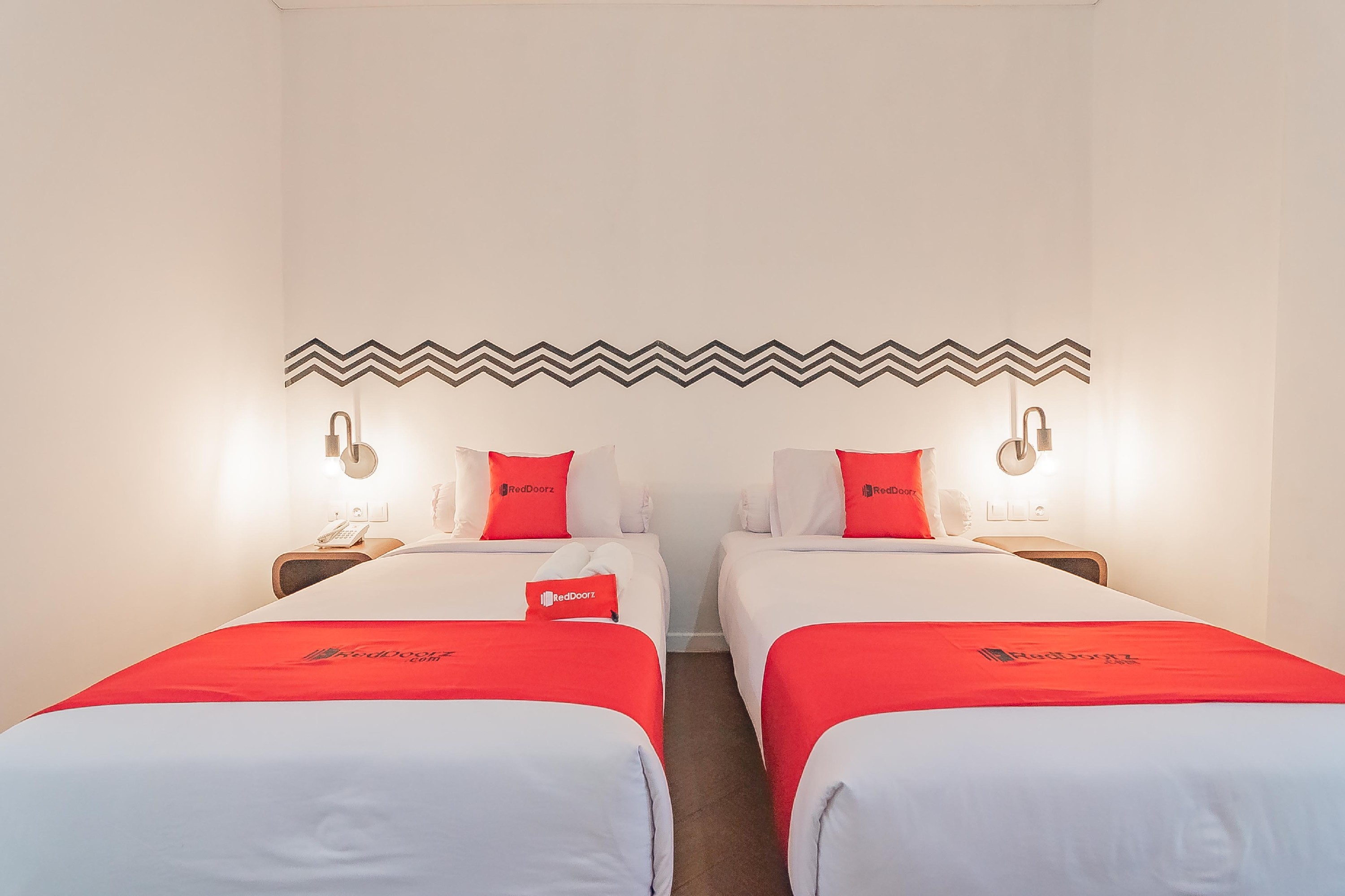 RedDoorz Premium @ Hotel Hebat Room Type - Suite