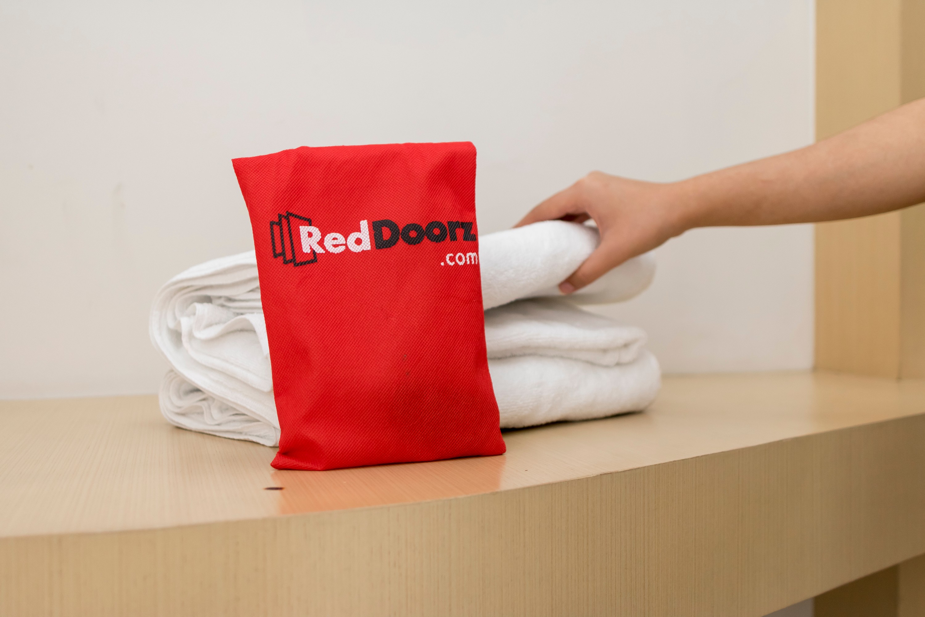RedDoorz @ Plemburan Jakal 2 - Tap to explore photos