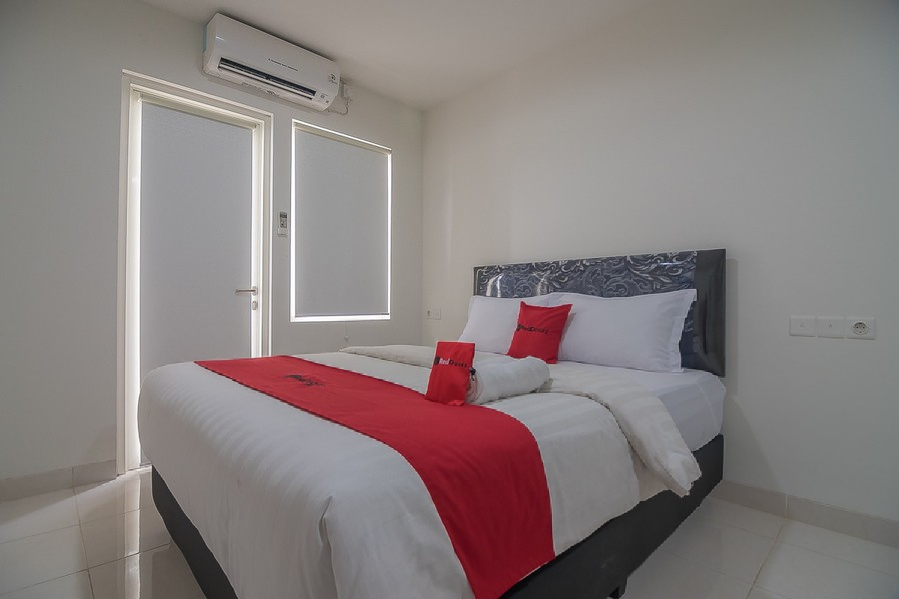 RedDoorz Apartment @ Sentul Tower Room Type - RedDoorz Room