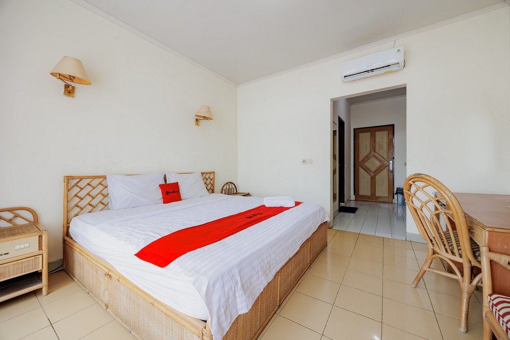 RedDoorz Plus near Tugu Mercusuar Anyer Room Type - RedDoorz Room