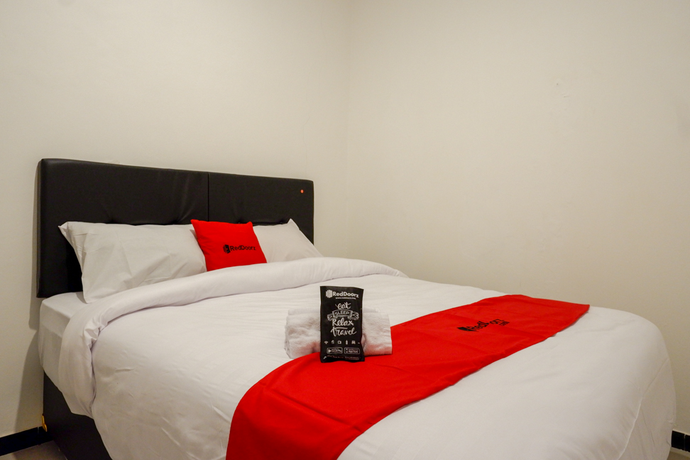 RedDoorz @ Jalan Wonosari KM.9 Room Type - RedDoorz Room