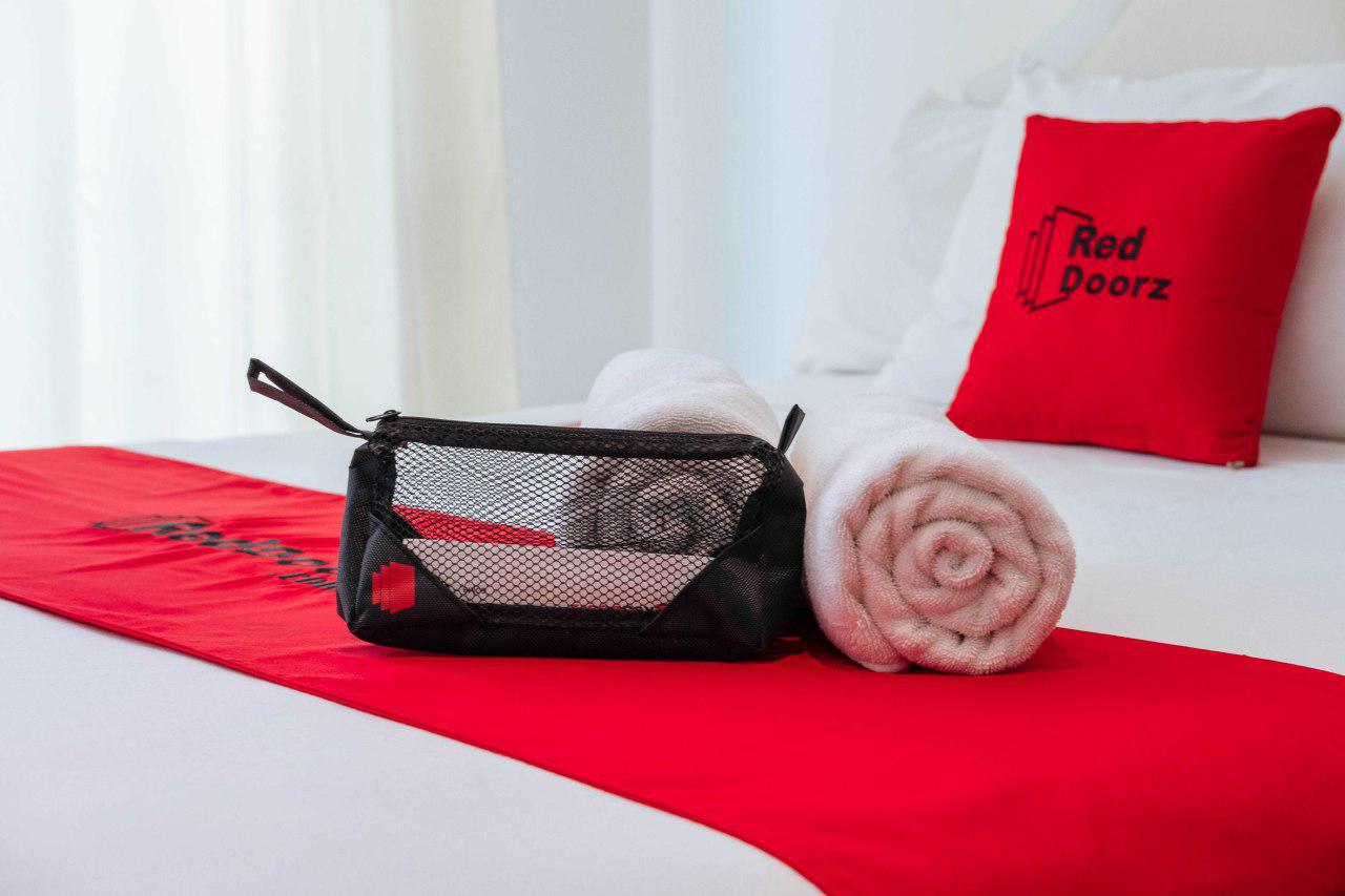 RedDoorz Plus @ Jalan Juanda Medan Room Type - RedDoorz Room