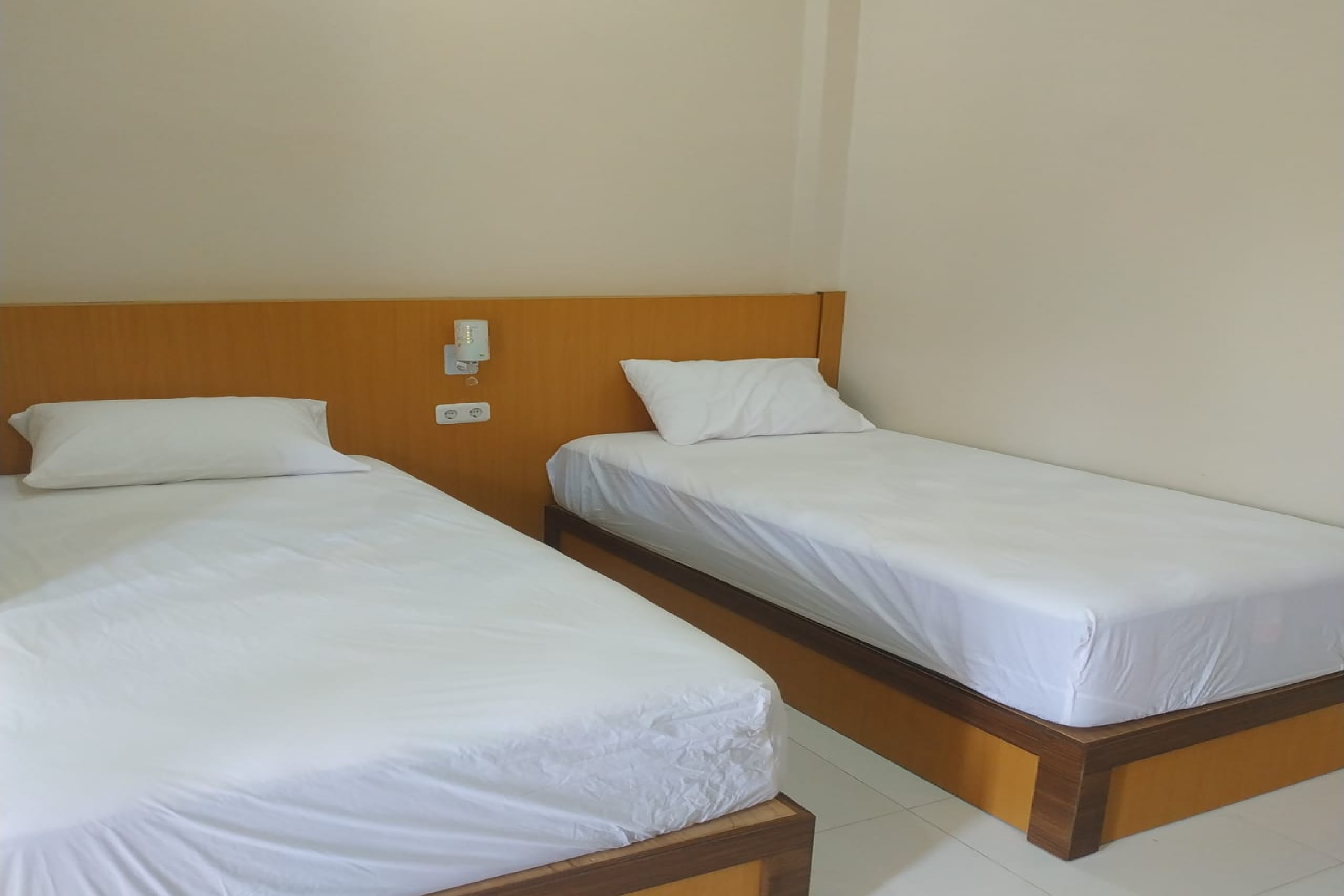 Nietsa Guest House Palu RedPartner - Tap to explore photos