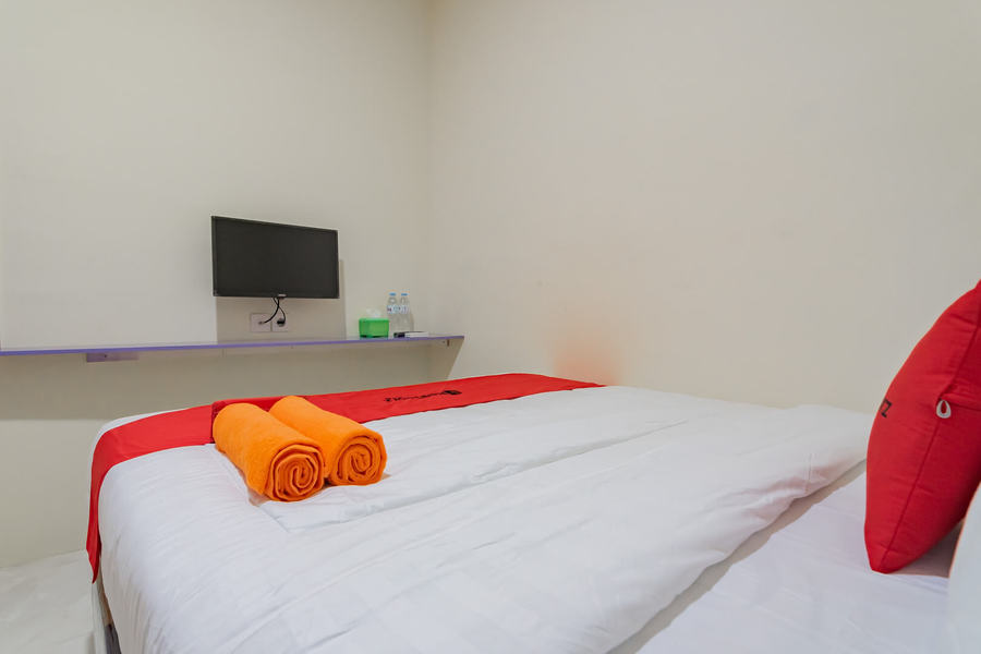 RedDoorz near Trans Studio Bandung 3 Room Type - RedDoorz Room